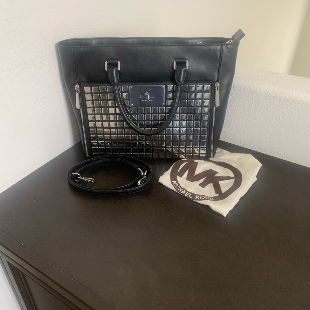Michael Kors Black Leather and Silver Grid Handbag. - Picture 14 of 15
